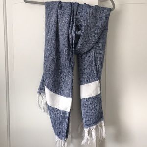 NWOT Trina Turk blanket scarf
